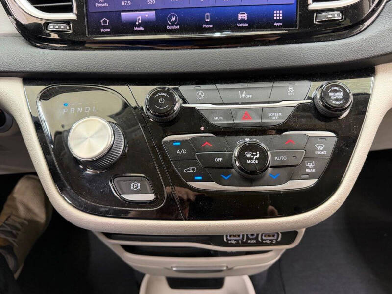 2022 Chrysler Pacifica Touring L