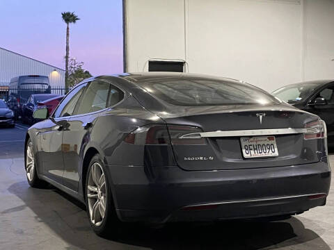 2015 Tesla Model S 70D
