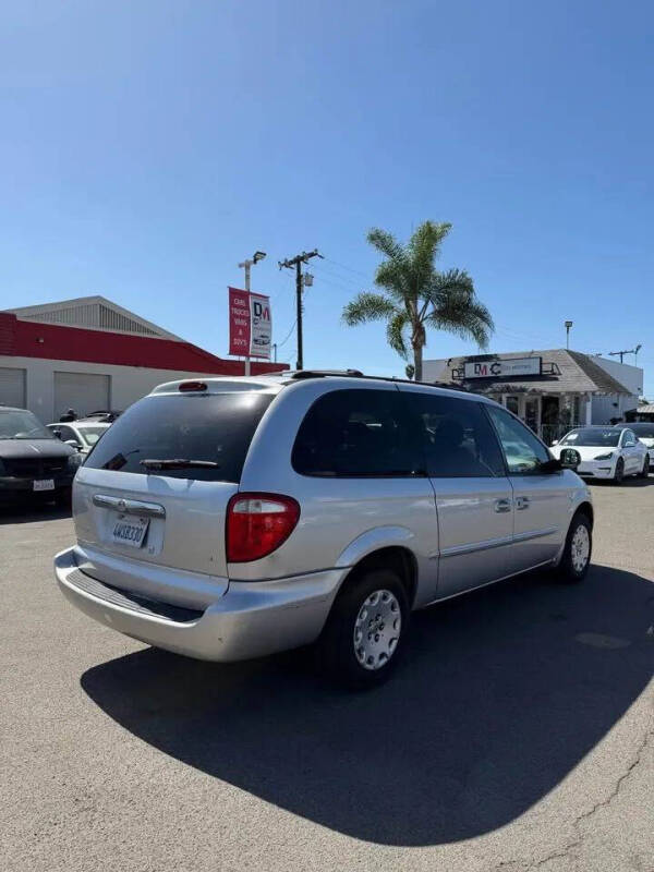 2002 Chrysler Town and Country eL