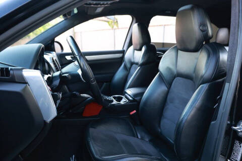 2013 Porsche Cayenne GTS