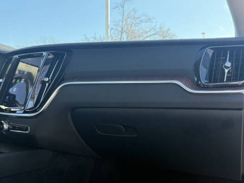 2024 Volvo S60 B5 Plus Dark Theme