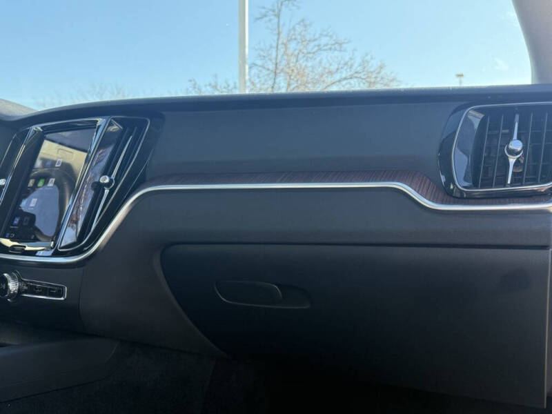 2024 Volvo S60 B5 Plus Dark Theme