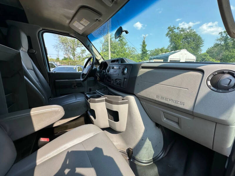 2013 Ford E-Series E-350 SD