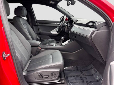 2022 Audi Q3 quattro Premium Plus 40 TFSI