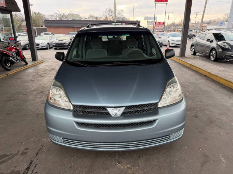 2005 Toyota Sienna LE 8 Passenger