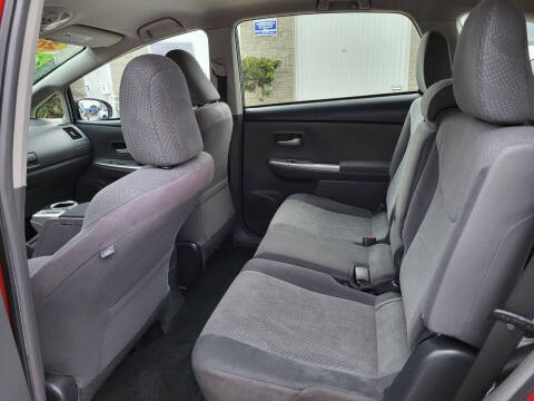 2014 Toyota Prius v Five