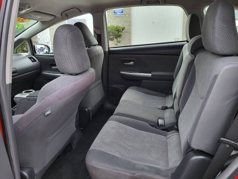 2014 Toyota Prius v Five