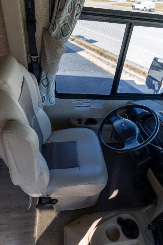 2017 Thor Motor Coach WINDSPORT 34F