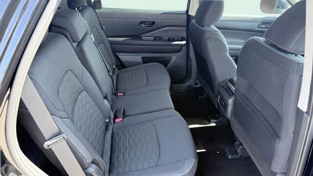 2025 Nissan Pathfinder S
