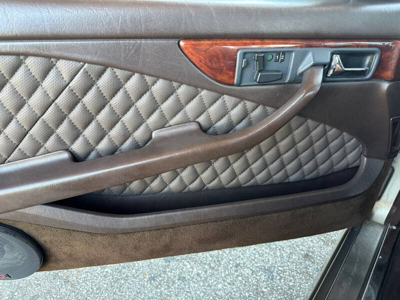 1987 Mercedes-Benz 560-Class 560 SEC