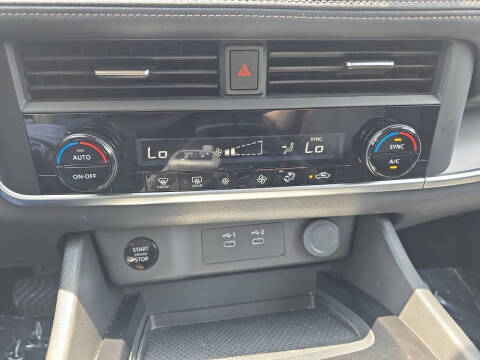 2025 Nissan Rogue SV