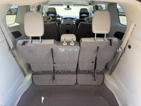 2017 Chrysler Pacifica Touring-L Plus