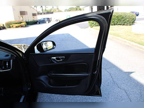 2022 Volvo S60 B5 Momentum