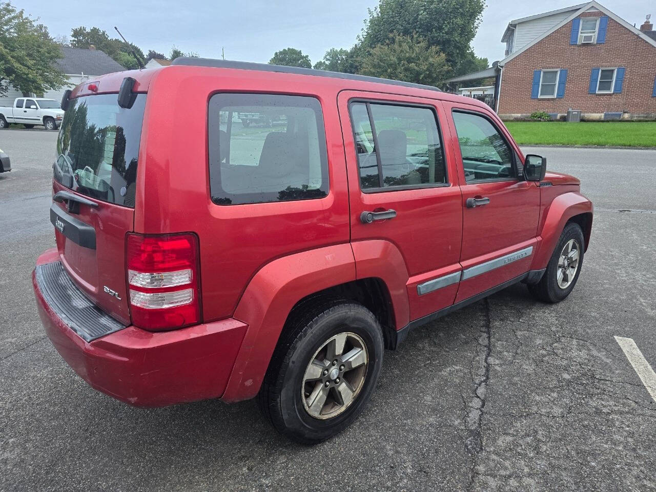 2008 Jeep Liberty for sale at QUEENSGATE AUTO SALES in York, PA