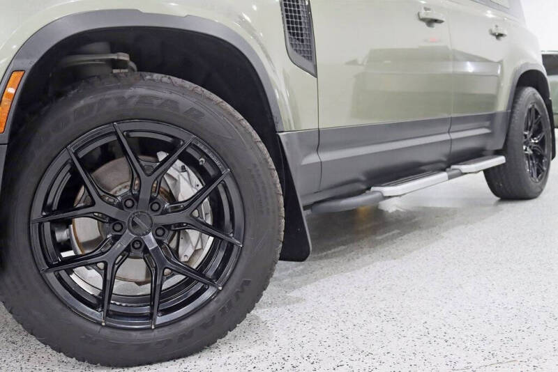 2020 Land Rover Defender 110 SE