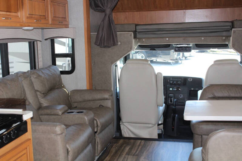 2021 NeXus RV Wraith 34W Cummins 300hp