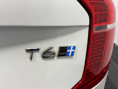 2016 Volvo XC90 T6 Momentum