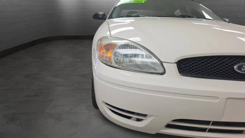 2006 Ford Taurus SE
