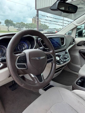 2017 Chrysler Pacifica Touring-L