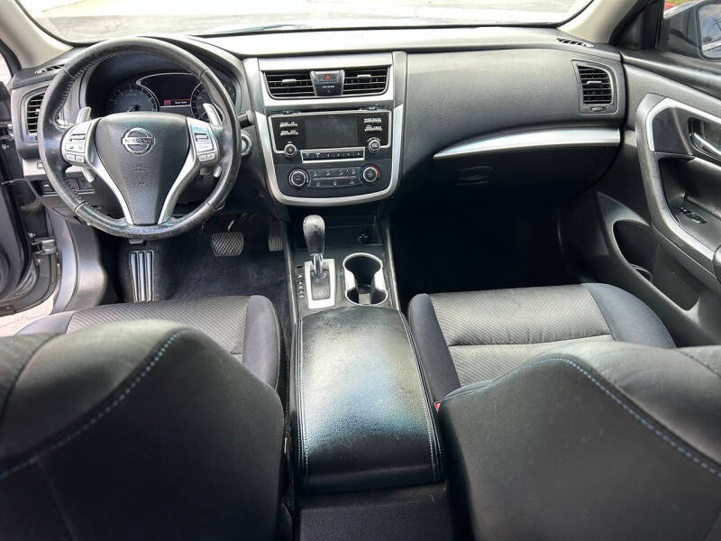 2017 Nissan Altima SR - Photo 13
