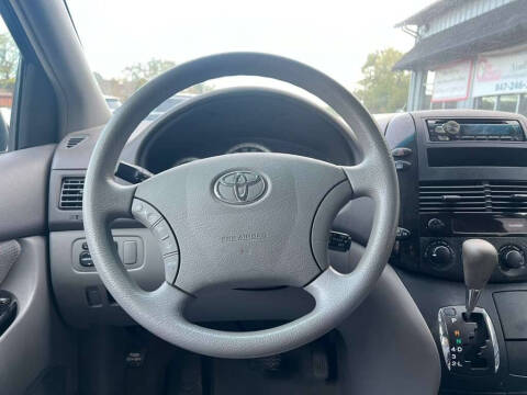 2004 Toyota Sienna LE 7 Passenger