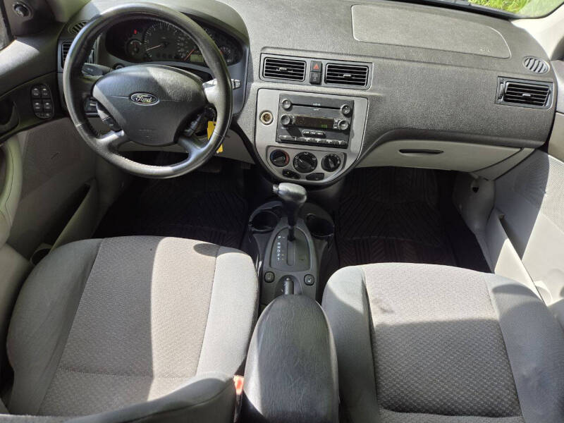 2005 Ford Focus ZX5 SE