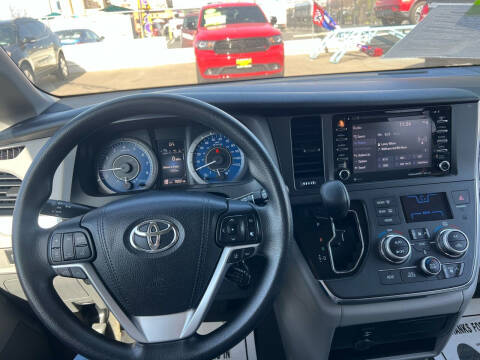 2018 Toyota Sienna LE 8-Passenger