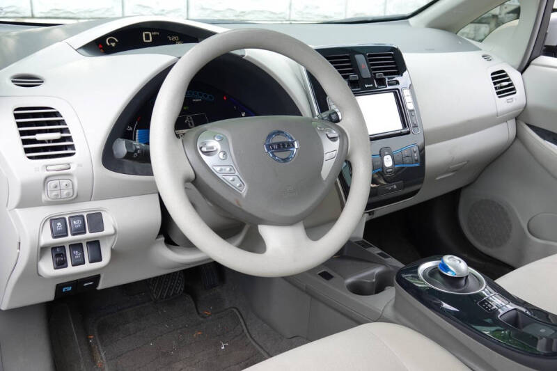 2011 Nissan LEAF SV