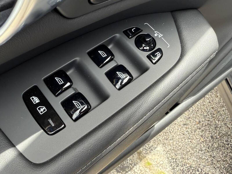 2025 Volvo V90 Cross Country B6 Plus