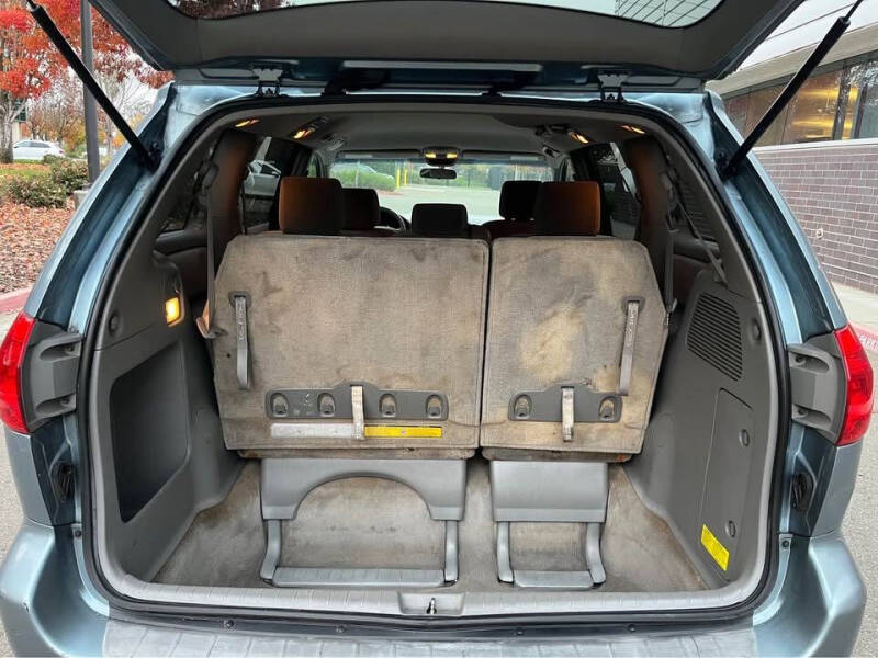 2006 Toyota Sienna LE 8 Passenger