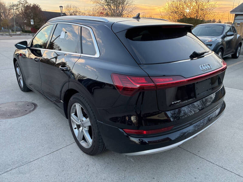 2019 Audi e-tron quattro Premium Plus