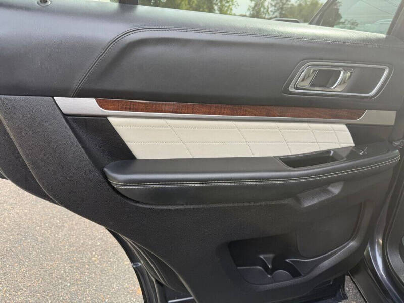 2017 Ford Explorer Platinum