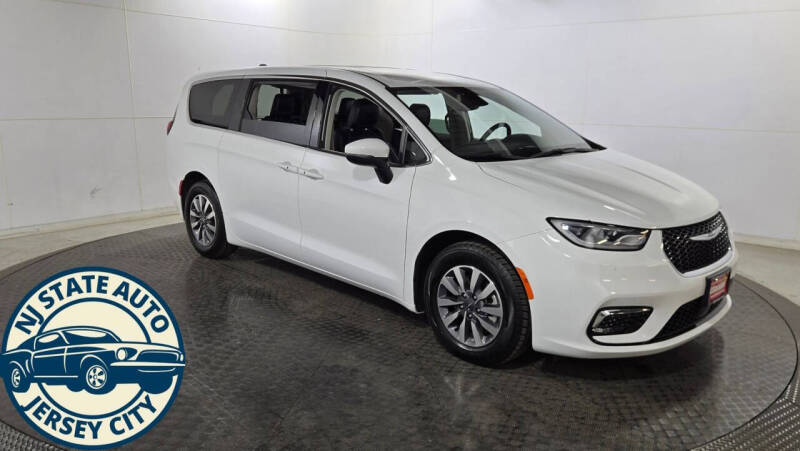 2023 Chrysler Pacifica Plug-In Hybrid Touring L