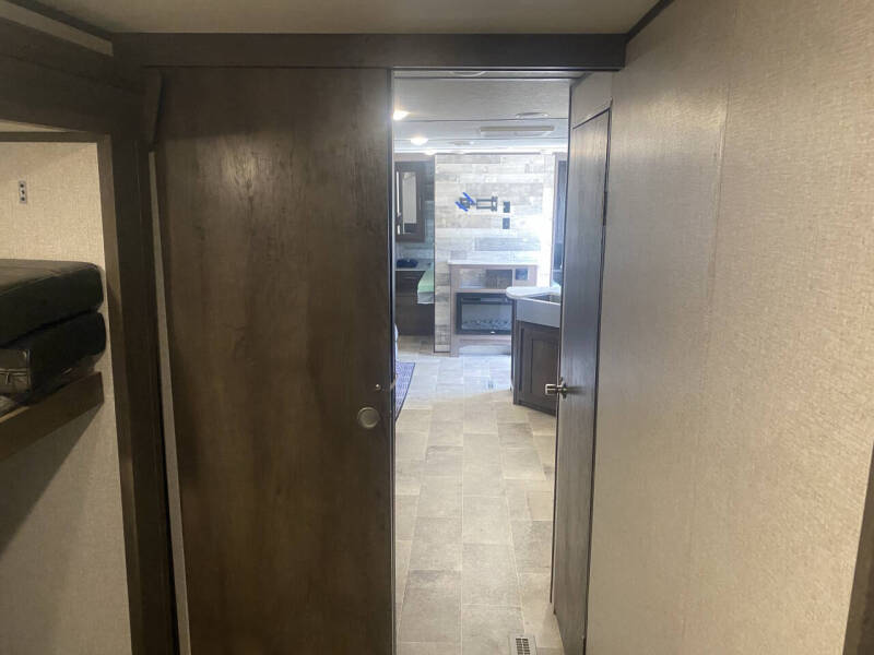 2021 Coleman 334BH