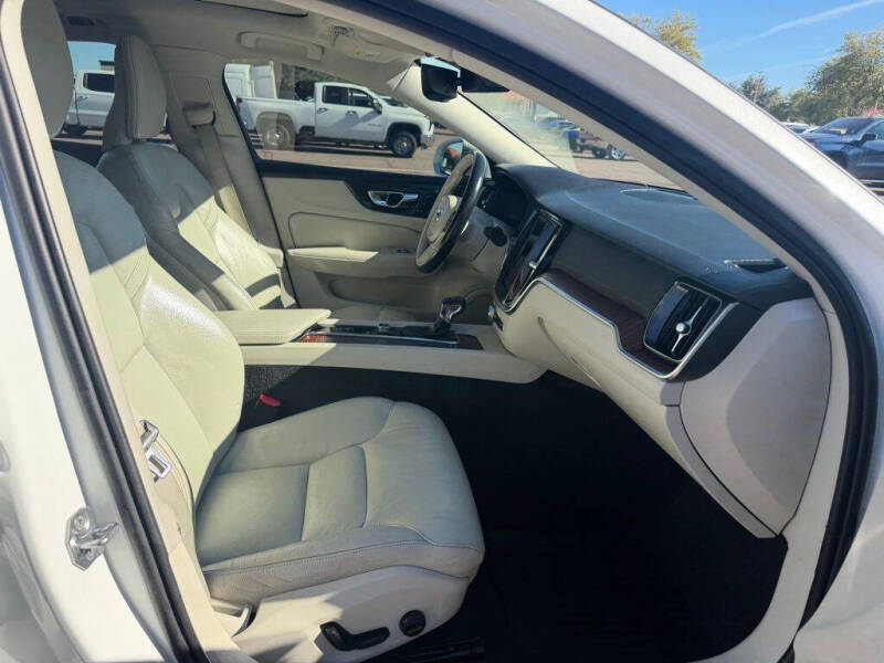 2021 Volvo S60 T5 Momentum