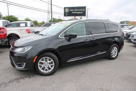2020 Chrysler Pacifica Touring L Photo