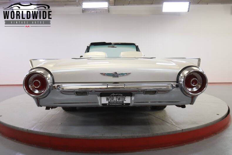 1962 Ford Thunderbird