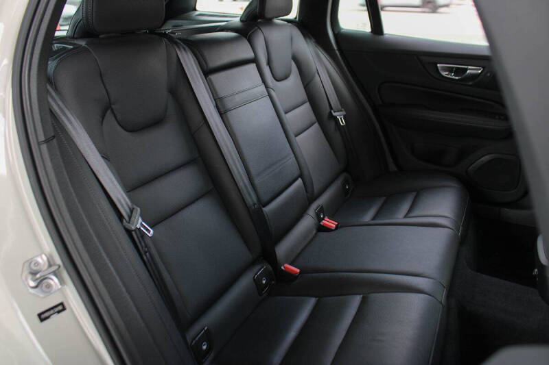 2020 Volvo V60 T5 Momentum