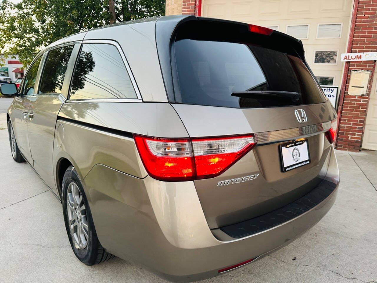 2011 Honda Odyssey for sale at American Dream Motors in Winchester, VA