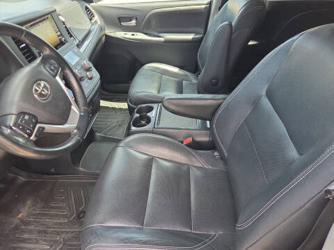 2020 Toyota Sienna SE Premium 8-Passenger