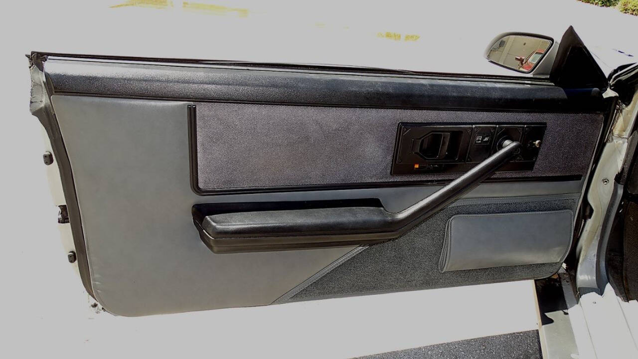 1985 Pontiac Firebird 26