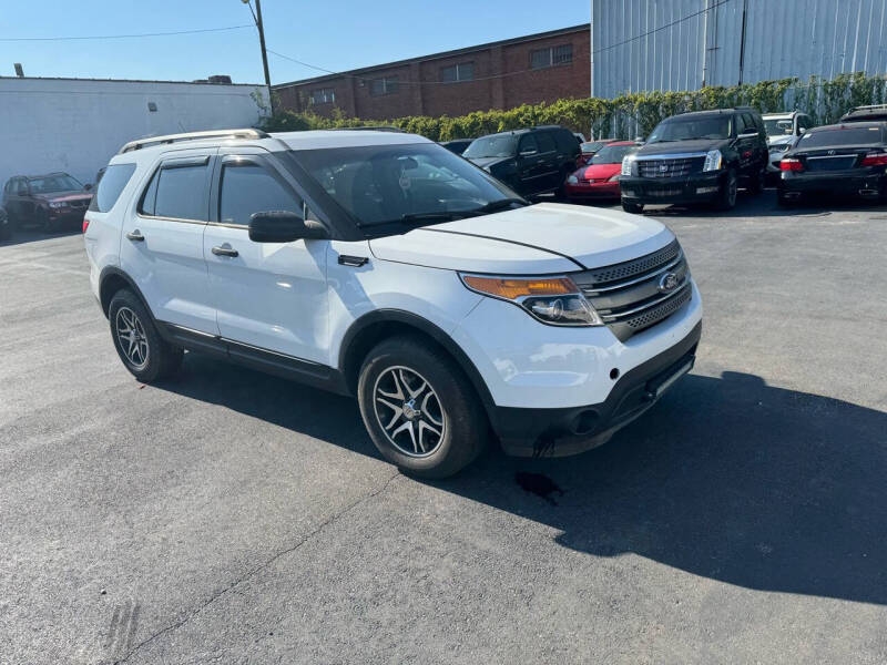 2013 Ford Explorer Base photo 26