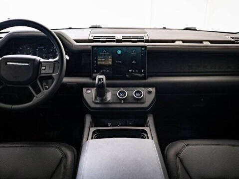 2024 Land Rover Defender 130 P400 Outbound