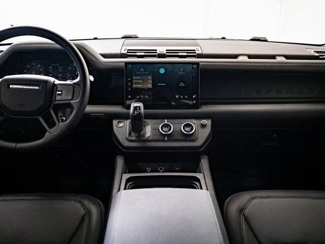 2024 Land Rover Defender 130 P400 Outbound