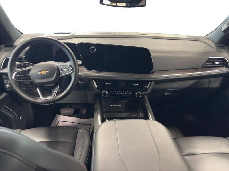 2025 Chevrolet Suburban LT