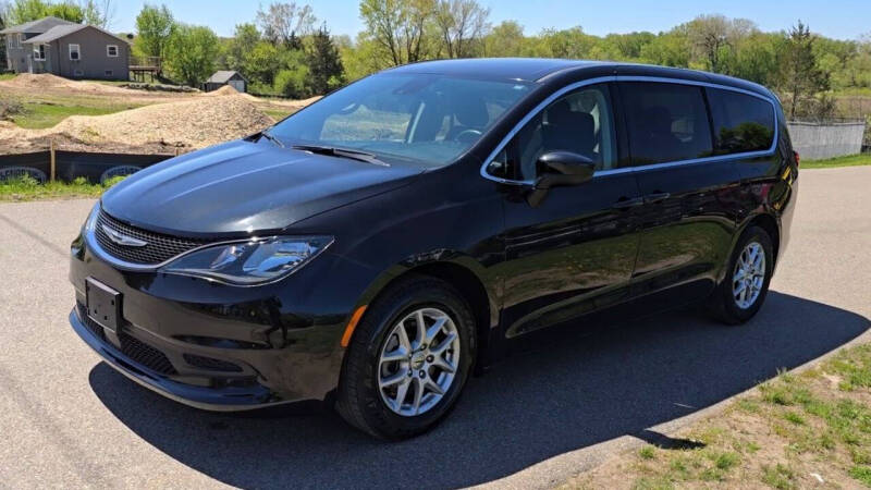 2024 Chrysler Voyager LX