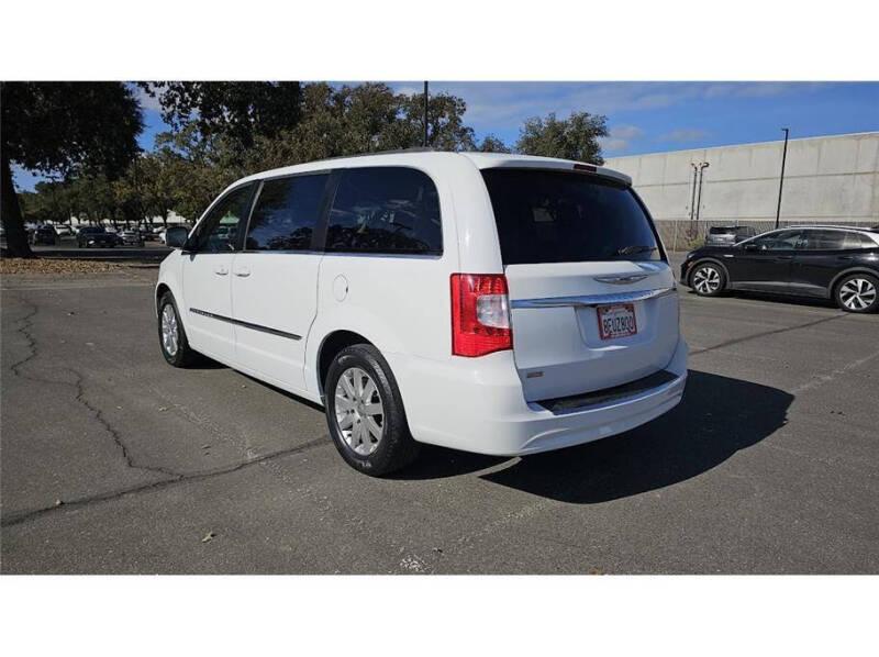 2015 Chrysler Town and Country Touring