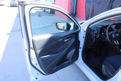 2020 Toyota Yaris Hatchback LE