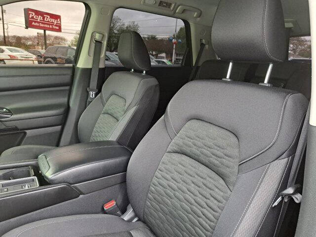 2022 Nissan Pathfinder SV