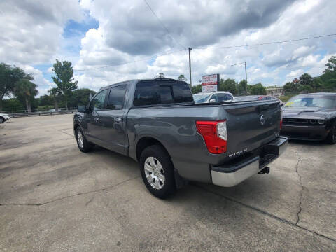 2017 Nissan Titan SV